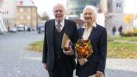 Tauchmanovi. V roce 1962 v 10.00 hodin promovali a ve 12.00 se brali na liberecké radnici. Na diamantovou promoci přijeli z Ostravy